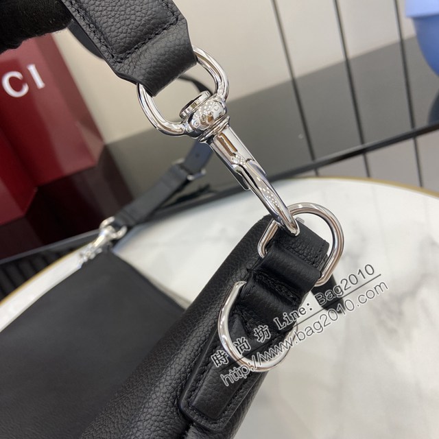 Gucci專櫃古馳最新款Body雙鎖扣粒面軟皮小號男士肩背包 jh2467型號：801887